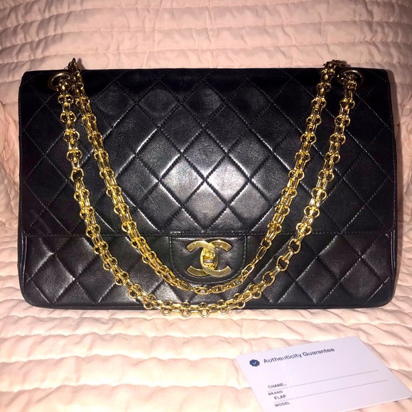 CHANEL Handbags - Authentic CHANEL Black Vintage Medium Double Flap Gold Chain Handbag Bag EXCEL!